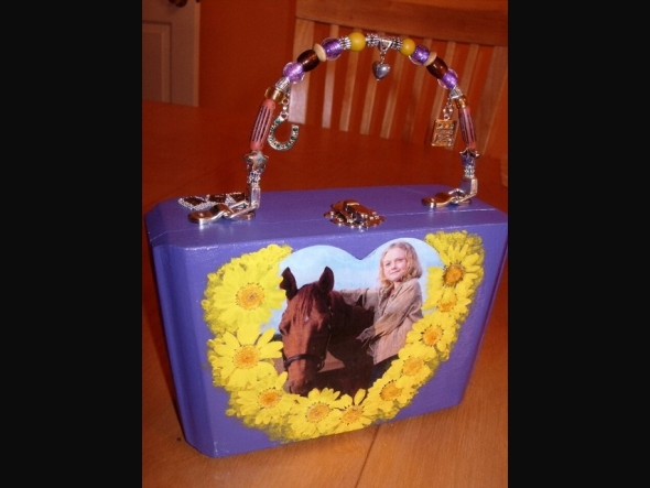 "Lucky Charms" Art Handbag for Dakota Fanning (Dreamer Premier) dakota_fanning_luckycharms.jpg